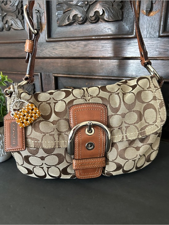 Vintage Y2K Coach SoHo Signature Pockets Flap
Braided Strap Brown Shoulder